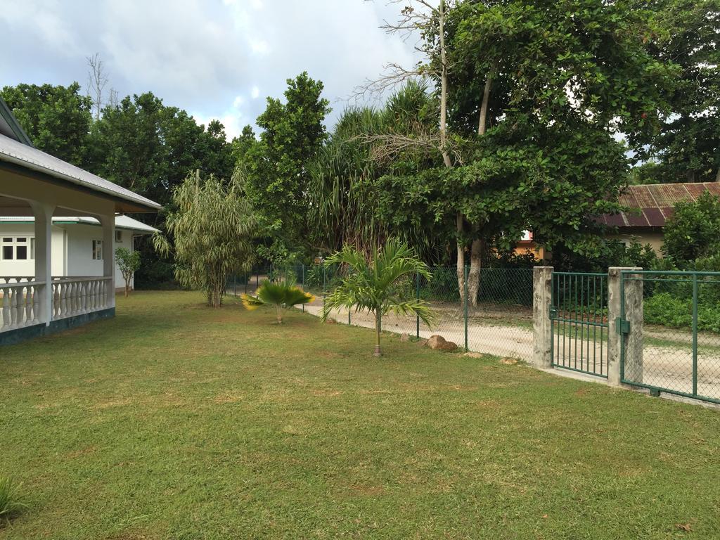 Fadine Self Catering Apartment La Digue Room photo